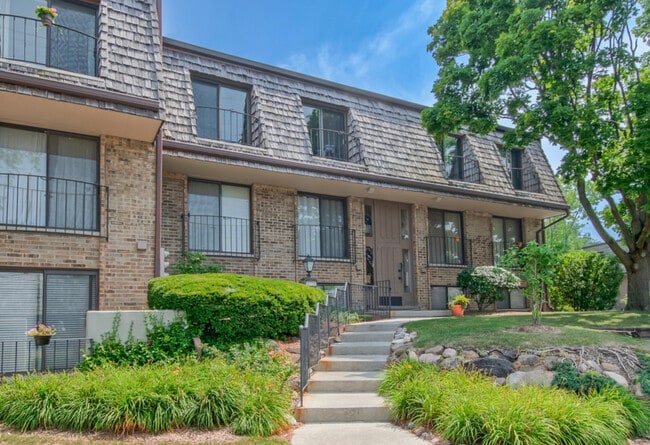 Building Photo - 1721 Northfield Square Unit B