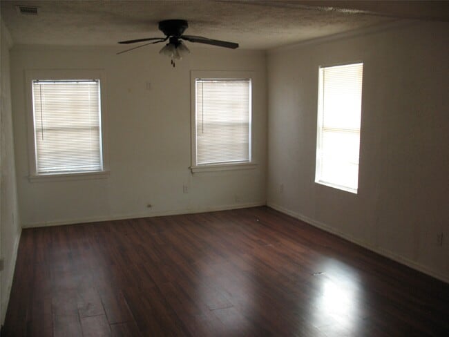 Photo - 2610 Scott St