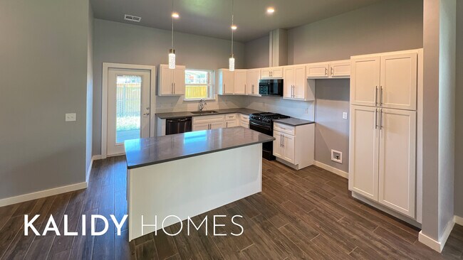 Photo - 605 Remington Ave