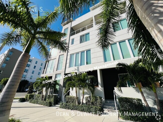 Building Photo - Luxury Townhome in Downtown St Pete - For ...