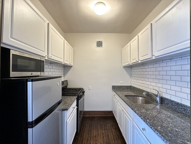 Photo - 1367 E 53rd St Unit 703