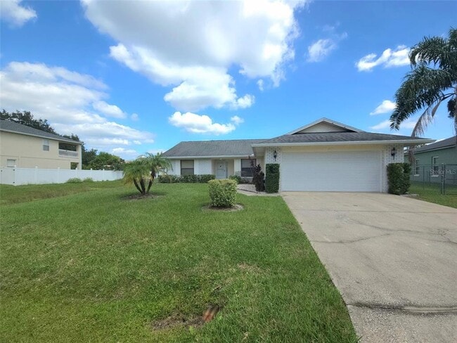 Photo - 611 Cotulla Dr