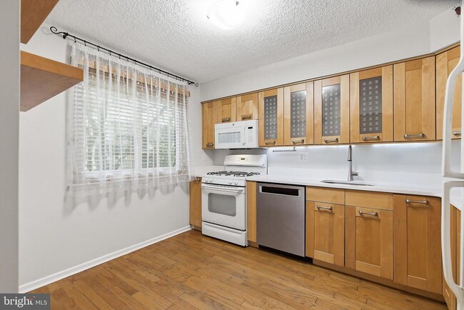 Photo - 60 Hampshire Dr