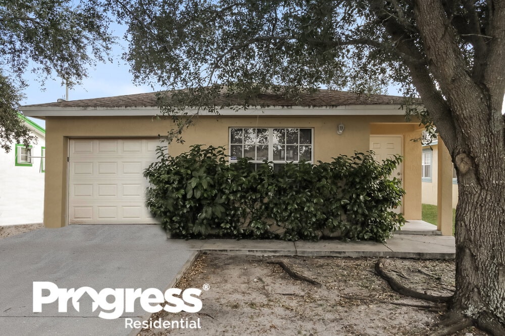 Photo - 2320 Douglas St