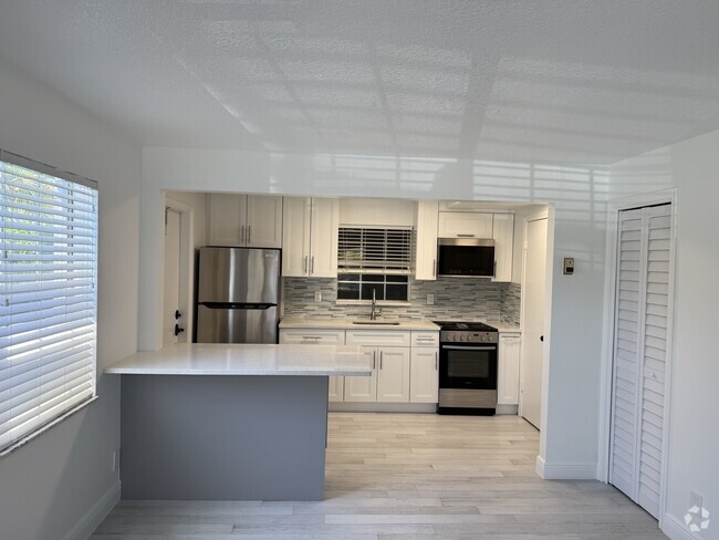 Building Photo - 333 SW 21st St Unit West Rental