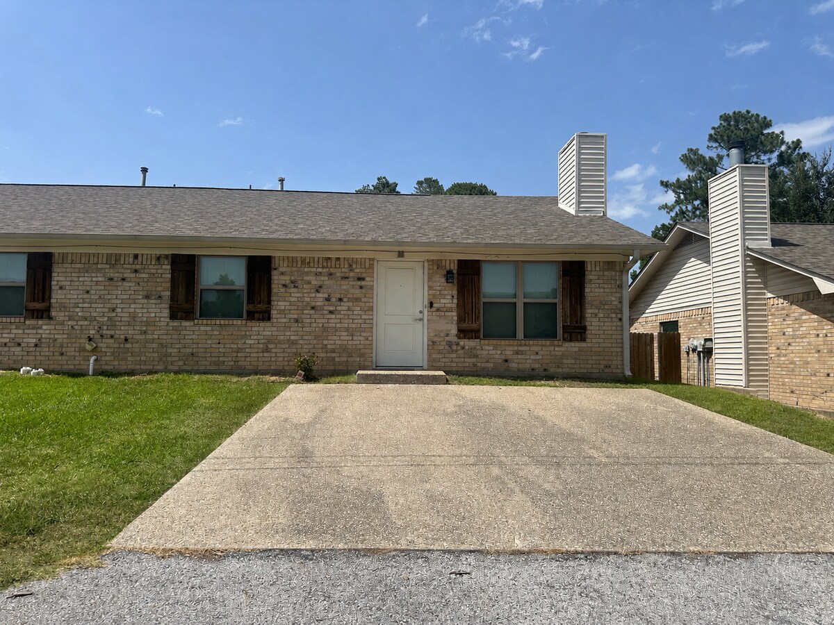 Photo - 8320 Cambridge Rd