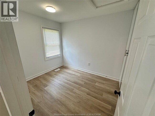 Photo - 1908 Aubin Rd