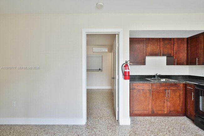 Photo - 6001 NW 14th Ave Unidad 3