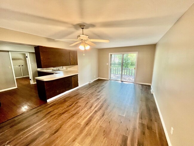 Photo - 2062 E Elm St