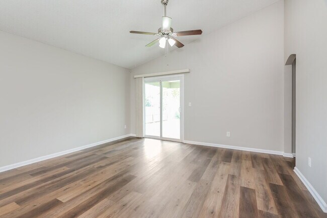 Photo - 2000 Hunters Trace Cir