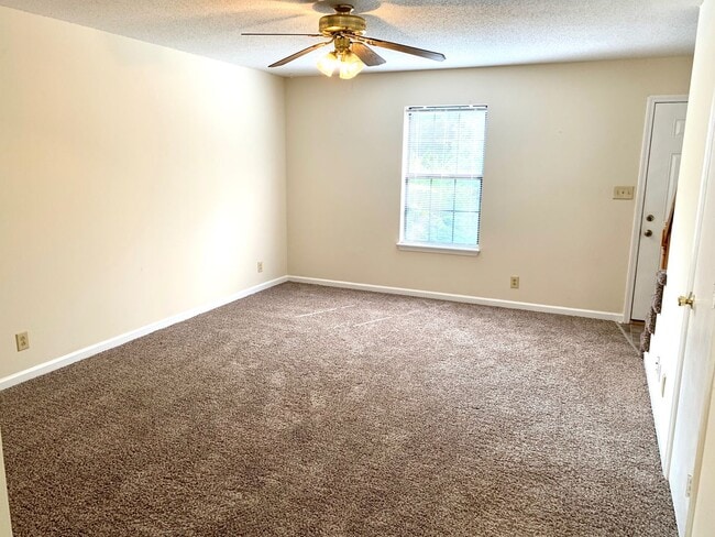 Photo - 231 Winters Ct Unidad Apt B