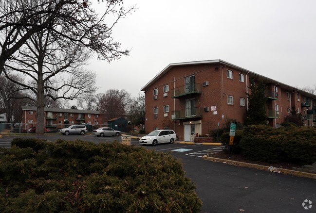 Photo - Robert Morris Apartments