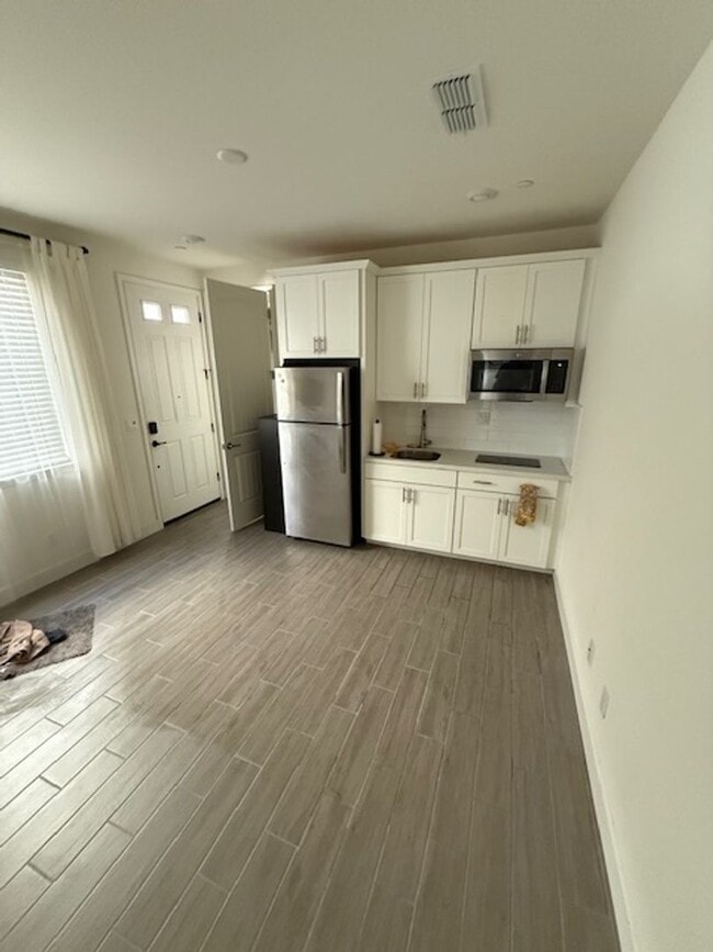 Building Photo - 6041 Oberlander Dr Unit 6041 ADU