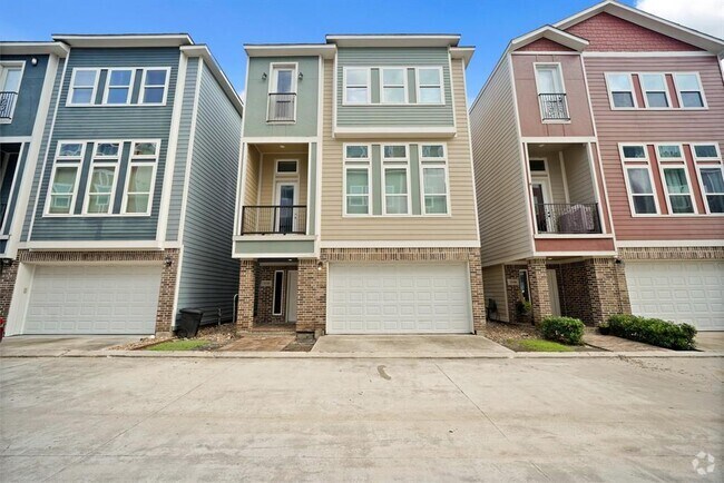 Building Photo - 2110 Oatfield Dr Rental