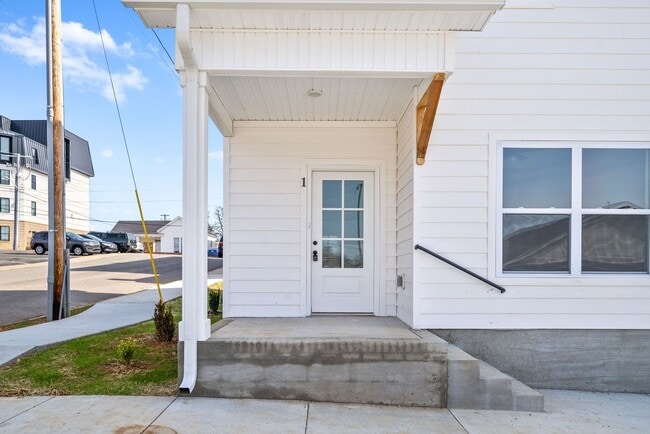 Photo - 2 Bedroom Townhome For Rent in Historic Downtown Clarksville!