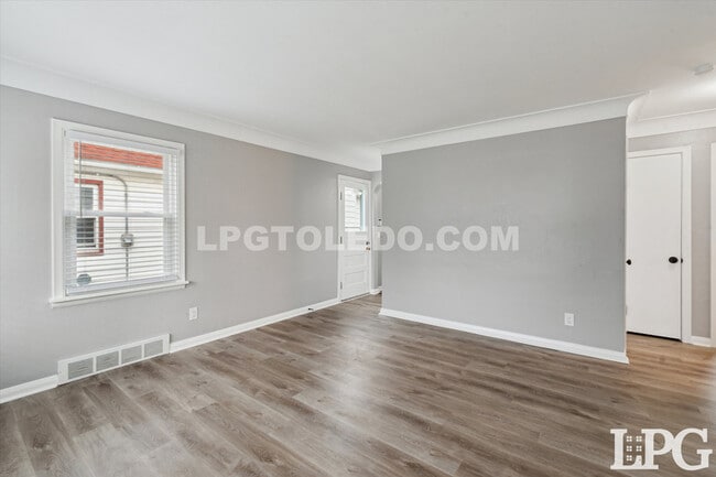 Photo - 3648 Watson Ave