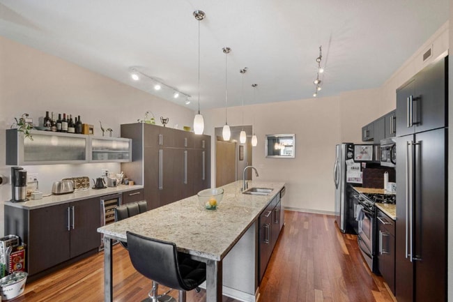 Photo - 106 W Seeboth St Unidad 620