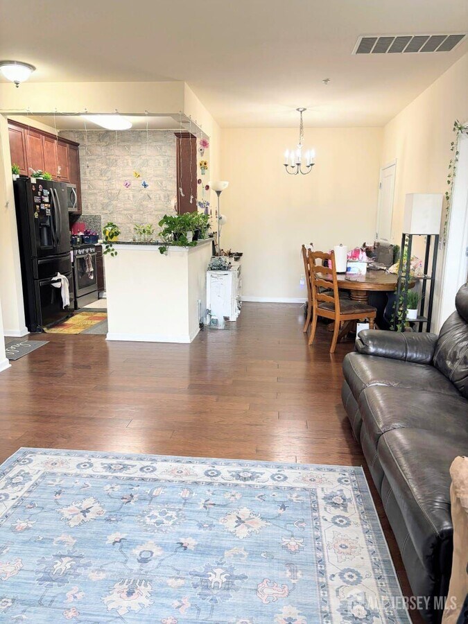 Photo - 626 Strassle Wy