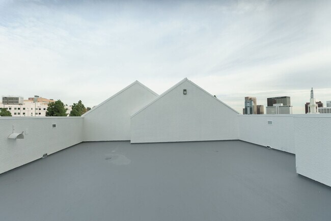 Photo - 747 Gayley Ave