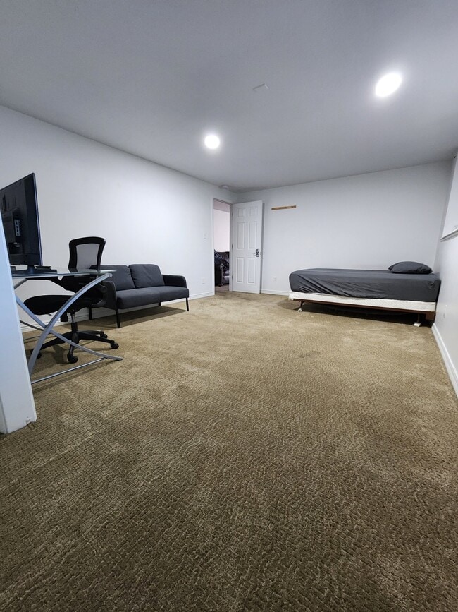 Building Photo - 8543 Poison Oak Dr