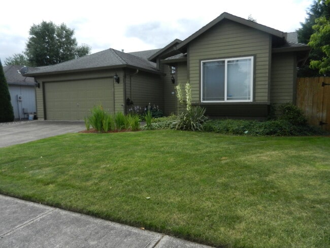 3 Bedroom Ranch Style Home With Great Layo... - 3 Bedroom Ranch Style Home With Great Layo...