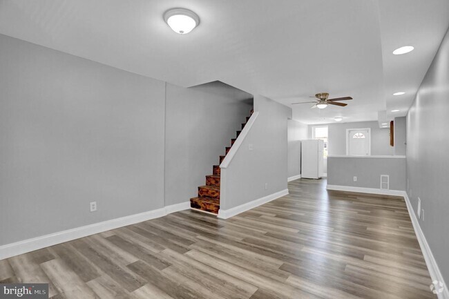 Building Photo - Spacious Renovated Baltimore Row-Home