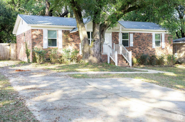 Building Photo - Beautifully Remodeled 3-Bedroom Home with ...