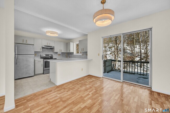 Photo - 925 Oronoke Rd Unit 14F