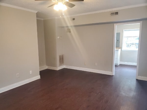 Photo - 1040/1042 Bose