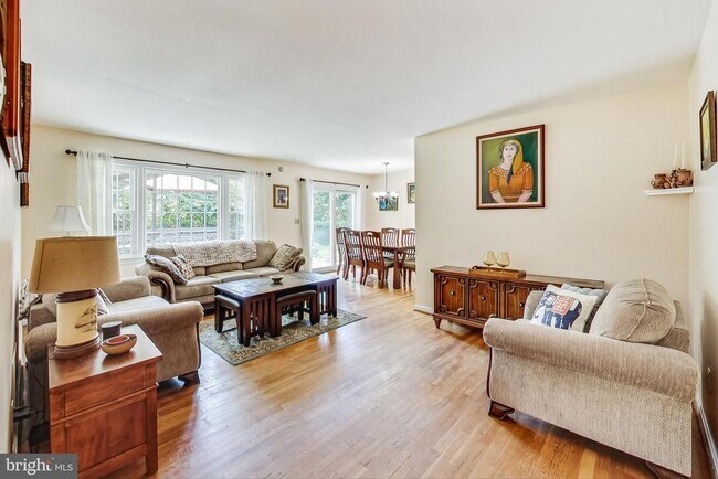 Photo - 806 Hope Ct