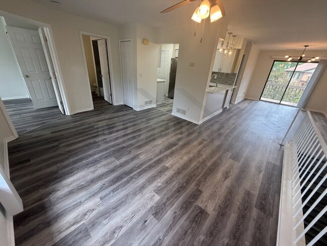 Photo - 1560 Meadowside Dr