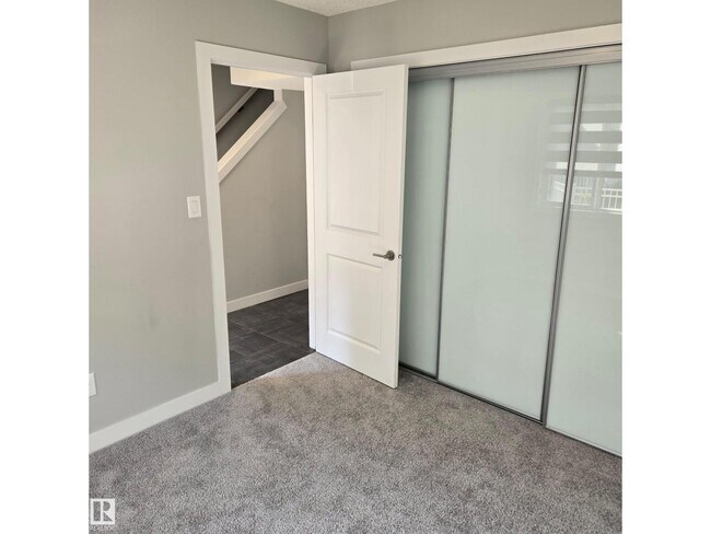 Photo - #58 2215 24 ST NW NW