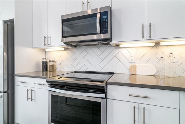 Photo - 603 Broadview Pl NE