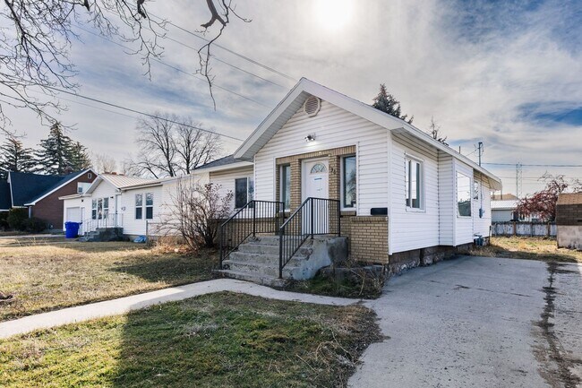 Photo - Newly Remodeled 3 Bed + Office, 1 Bath home in Rexburg