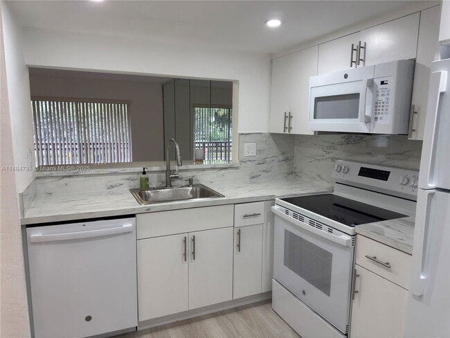Building Photo - 11291 SW 88th St Unit 202
