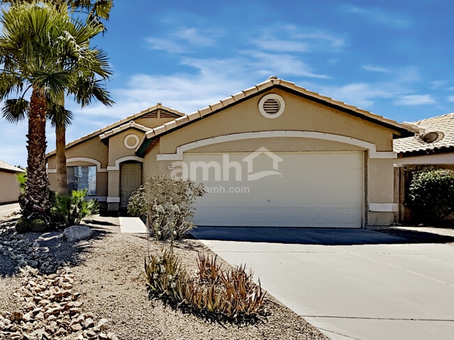 Building Photo - 15943 W Smokey Dr