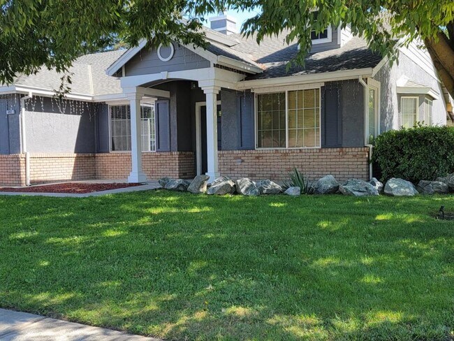 Photo - 692 W Springer Dr