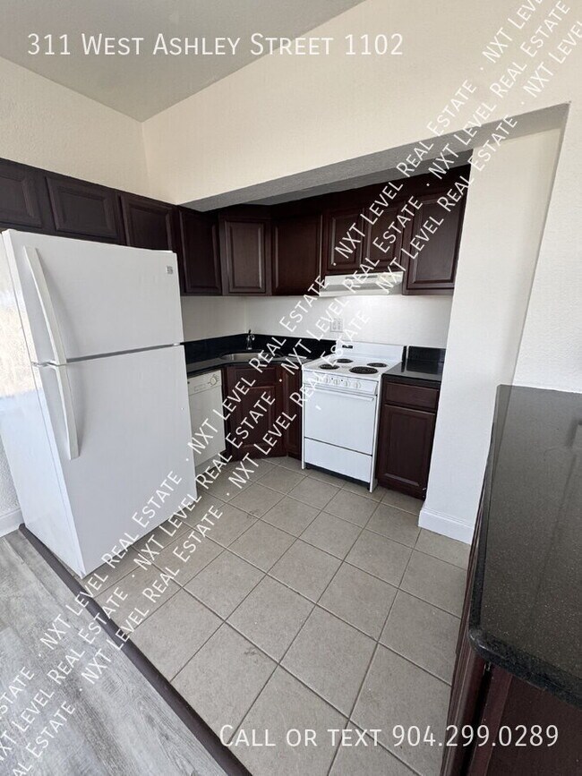 Photo - 311 W Ashley St