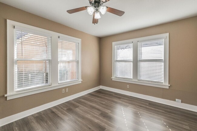 Photo - 2 bedroom 1 bath duplex in Arlington Heights