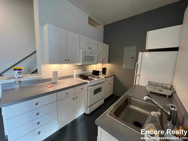 Photo - 211 E Berkeley St