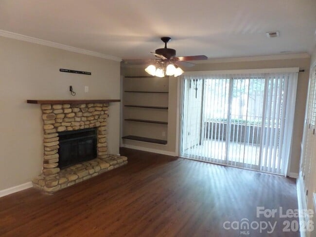 Photo - 1109 E Morehead St Unidad 10