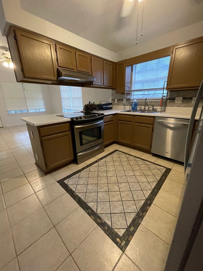 Building Photo - 1145 Merrie Way Rental