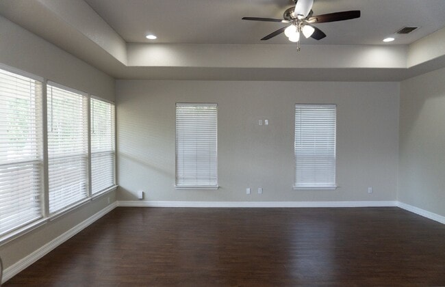 Photo - Beacon Hill, 3 Bedroom, 2 Bathroom, 2017 Build, ***Solar Panels, Utilities Average $40 per month***