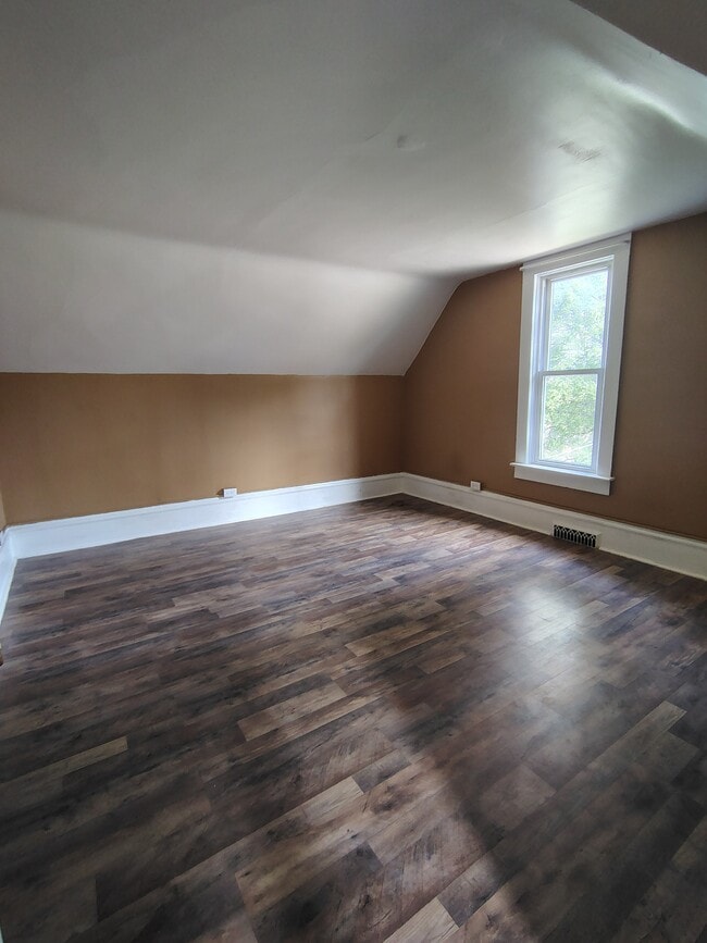 Photo - 1635 Charles St