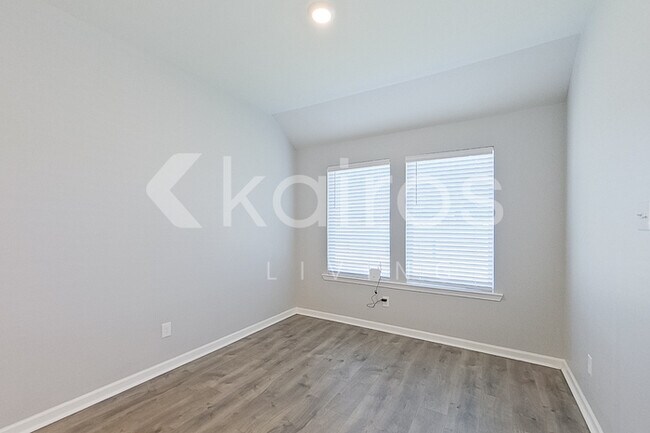 Photo - 115 ORTHELLO COURT