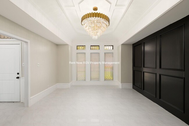 Photo - 818 Diana Dr