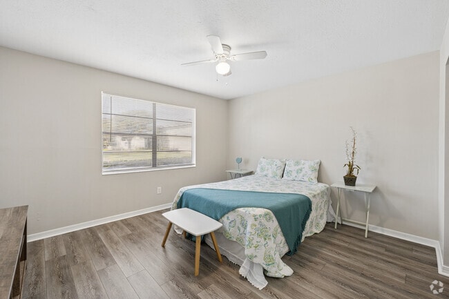 2BR, 2BA - 947SF - Bedroom