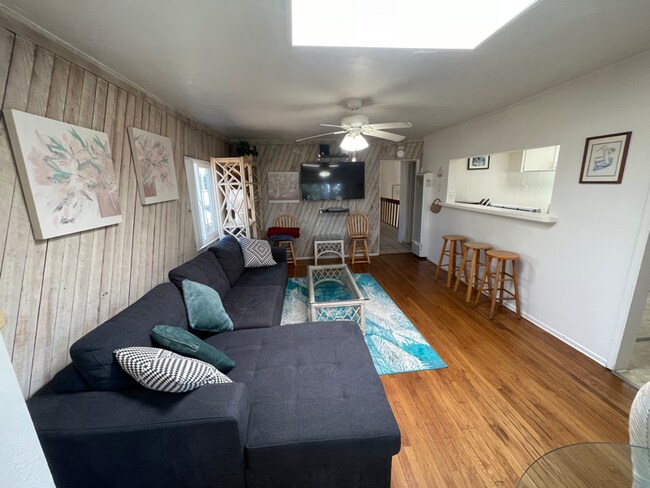 820 Island Ct