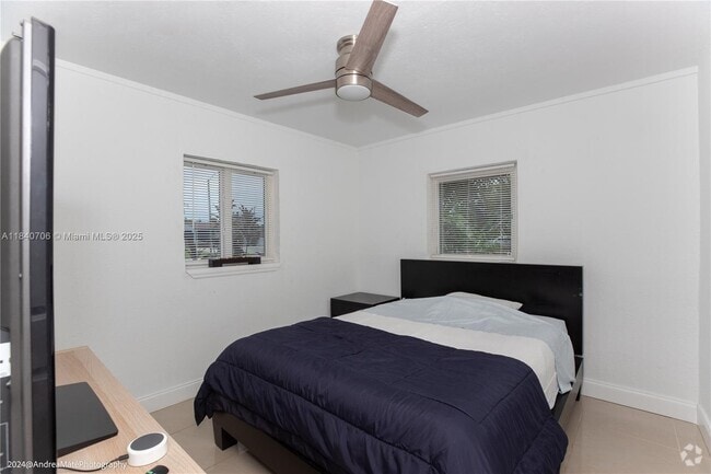 Building Photo - 5901 NE 4th Ave Unit 1 Rental