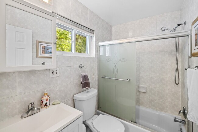 Gorgeous Central Single Family in Heart of Rockville
